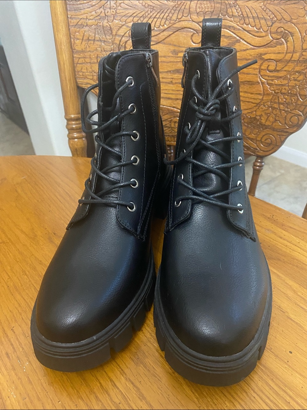 Vepose Black Lace-Up Combat Boot Style Gothic Punk Rock Boots Size 11 NWT